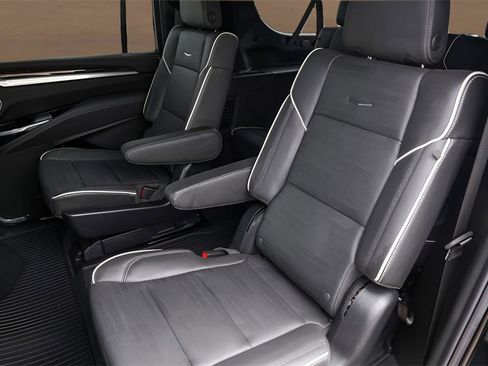 Certified 2025 Cadillac Escalade ESV Premium Luxury image 26