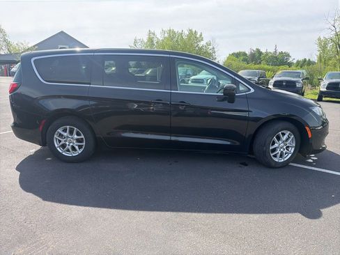 Used 2023 Chrysler Voyager LX FWD image 8