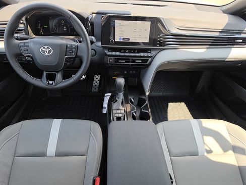 Certified 2026 Toyota Camry SE w/ Convenience Package FWD image 8