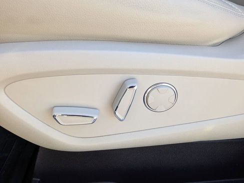 Used 2019 Lincoln MKC Premiere image 16