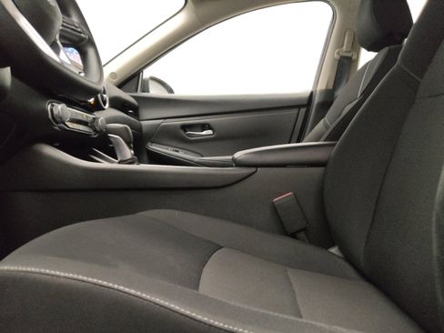 Used 2025 Nissan Sentra SV FWD image 17