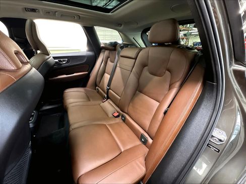 Used 2019 Volvo XC60 T5 Inscription FWD image 24