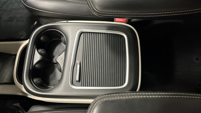 Used 2024 Chrysler Pacifica Touring-L FWD image 19