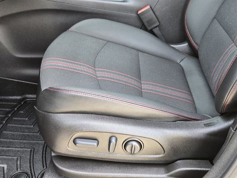 Used 2023 Chevrolet Equinox RS image 26