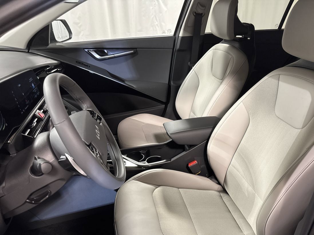 New 2026 Kia Niro EX FWD image 4