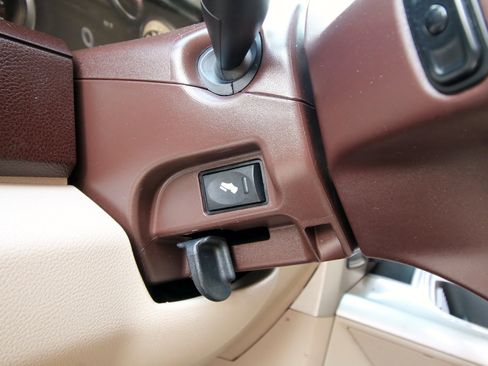 Used 2018 RAM 3500 Laramie image 27