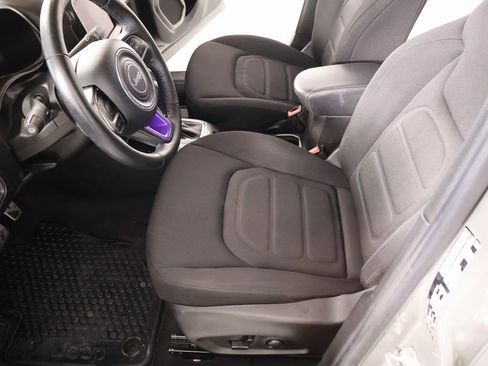 Used 2022 Jeep Renegade Latitude w/ Convenience Group image 12