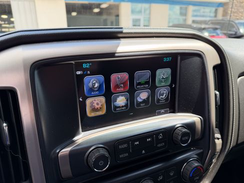 Used 2018 GMC Sierra 2500 Denali w/ Duramax Plus Package AWD/4WD image 22