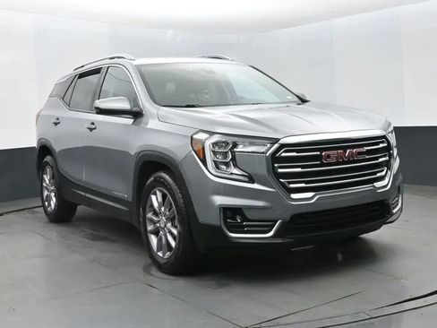 Used 2024 GMC Terrain SLT image 2