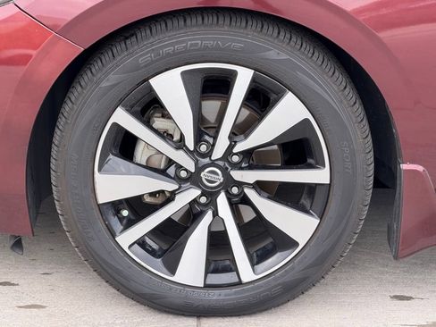 Used 2021 Nissan Sentra SV w/ SV Premium Package FWD image 7