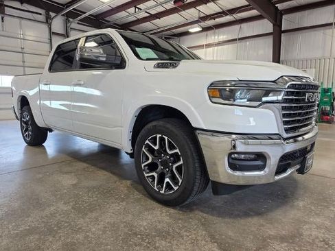 Used 2025 RAM 1500 Laramie AWD/4WD image 7