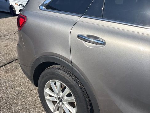 Used 2019 Kia Sorento LX image 5