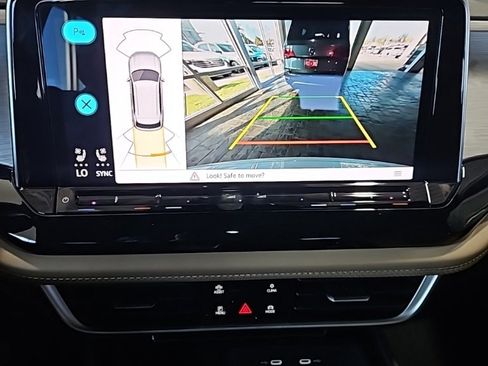 New 2026 Volkswagen Atlas Cross Sport SE image 32