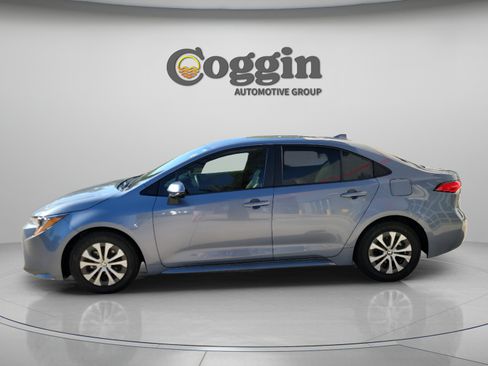 Certified 2022 Toyota Corolla LE FWD image 2