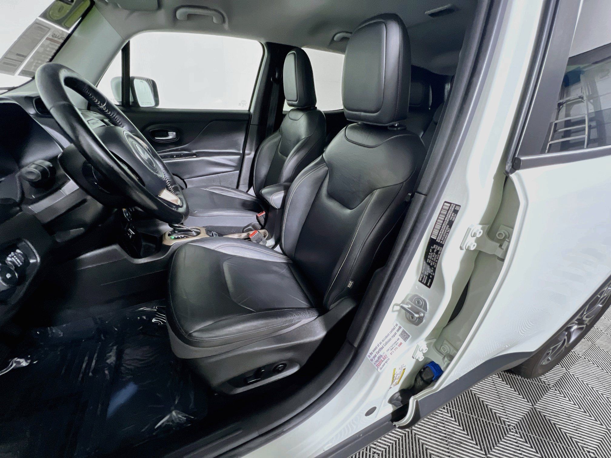 Used 2016 Jeep Renegade Limited FWD image 15