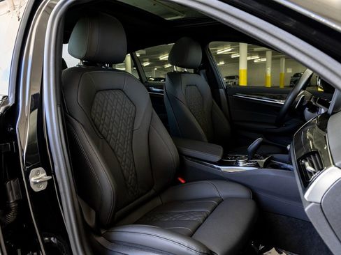 Certified 2023 BMW 540i w/ M Sport Package image 33