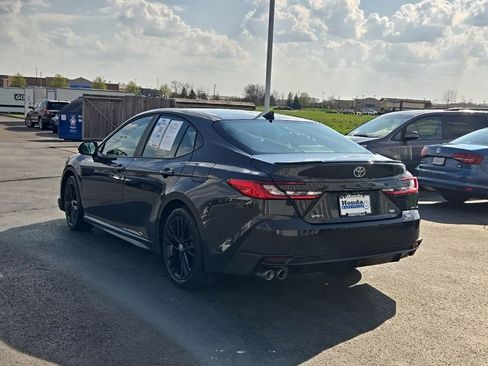 Used 2025 Toyota Camry SE image 5