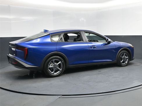 New 2025 Kia K4 LXS image 4