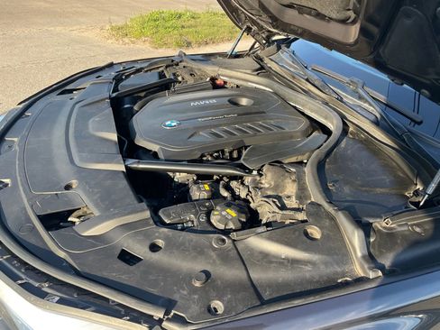 Used 2018 BMW 740i image 11