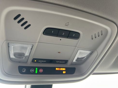 Used 2019 Chevrolet Traverse LT image 32