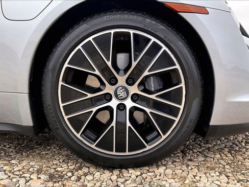 Used 2022 Porsche Taycan image 22