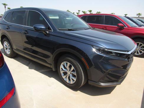 Used 2025 Honda CR-V LX image 2