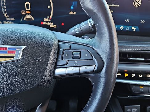 Used 2024 Cadillac XT4 Premium Luxury image 17