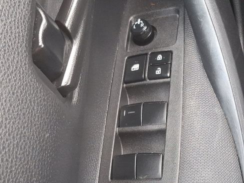 Used 2022 Toyota Corolla LE image 25