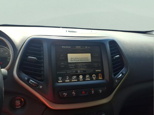 Used 2016 Jeep Cherokee Limited w/ Luxury Group AWD/4WD image 23