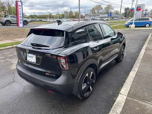 Used 2025 Nissan Kicks SR w/ SR Premium Package AWD/4WD image 7