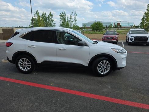 Used 2022 Ford Escape SE FWD image 4