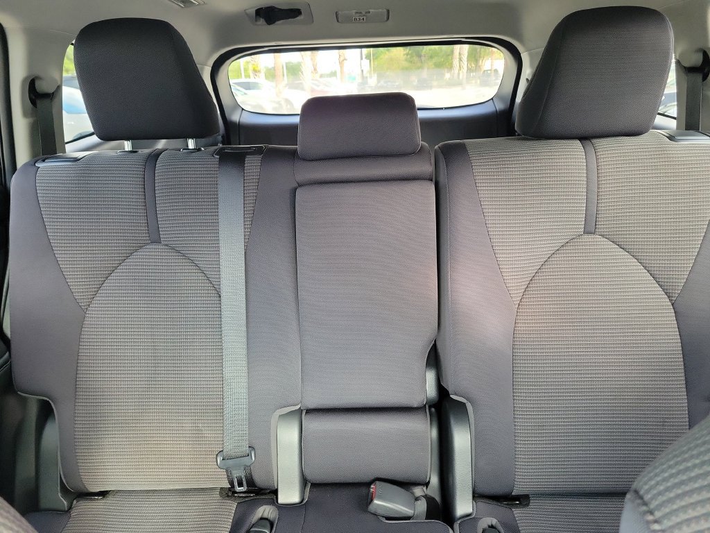 Used 2023 Toyota Highlander LE FWD image 13