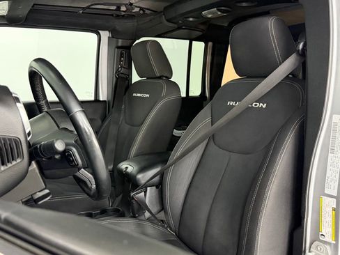 Used 2015 Jeep Wrangler Unlimited Rubicon w/ Connectivity Group AWD/4WD image 37