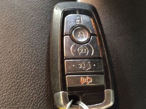 Used 2018 Ford Explorer XLT w/ Equipment Group 202A FWD image 32