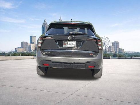 Certified 2025 Nissan Kicks SR FWD image 23
