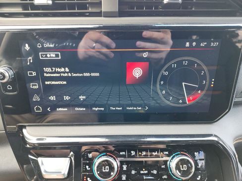 Used 2025 GMC Sierra 2500 AT4 w/ AT4 Premium Plus Package image 19