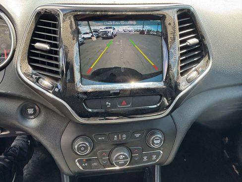 Used 2019 Jeep Cherokee Limited AWD/4WD image 11