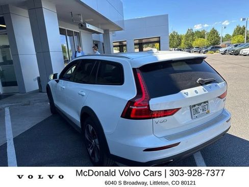 Used 2020 Volvo V60 T5 Cross Country w/ Protection Package Premier AWD/4WD image 4
