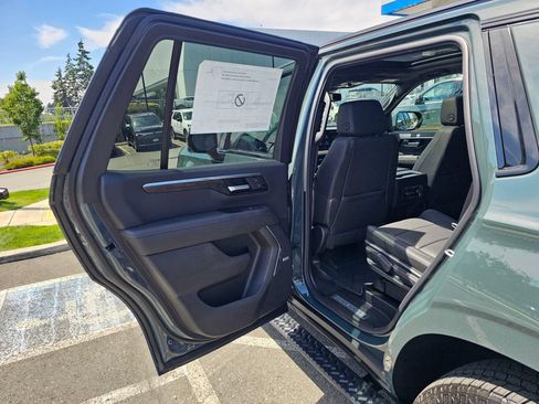 New 2026 Chevrolet Tahoe Z71 w/ Comfort Package AWD/4WD image 16