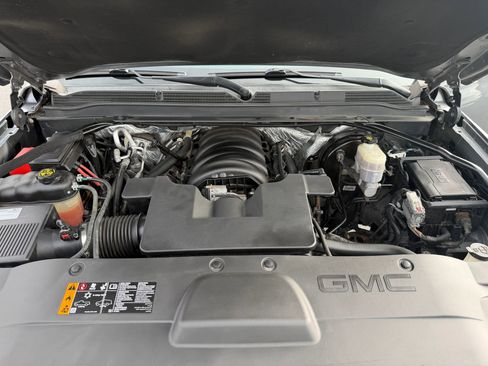 Used 2018 GMC Yukon SLT image 3