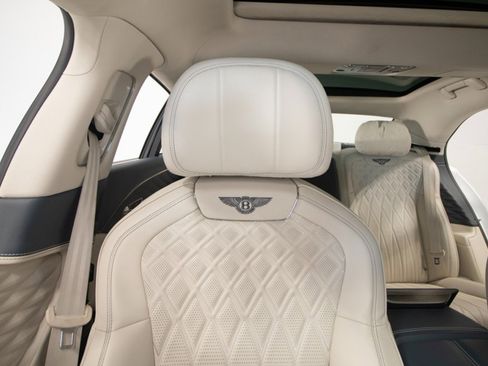Used 2021 Bentley Flying Spur W12 image 57