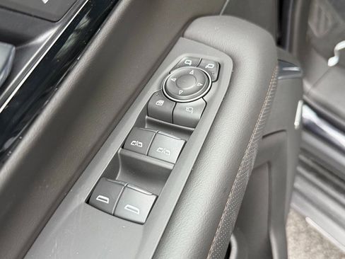 New 2025 Chevrolet Suburban High Country image 15