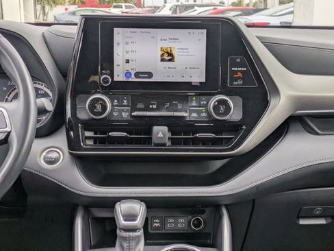 Used 2024 Toyota Highlander LE image 10