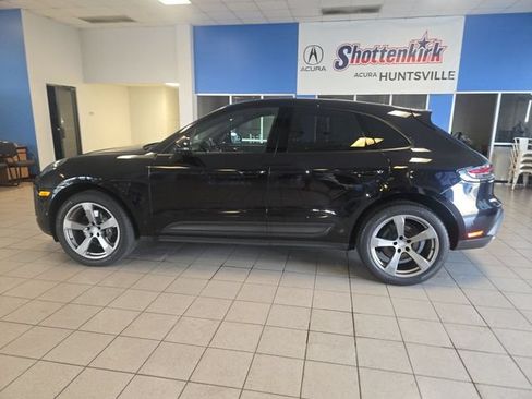 Used 2023 Porsche Macan AWD/4WD image 5