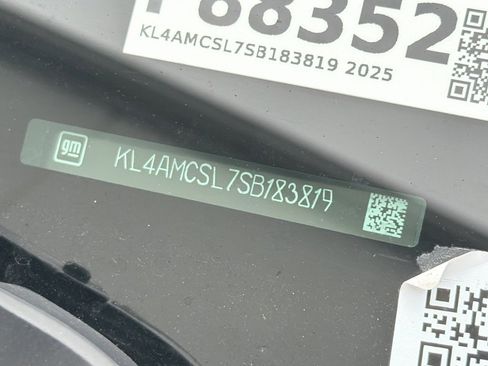 Used 2025 Buick Encore GX Preferred AWD/4WD image 2
