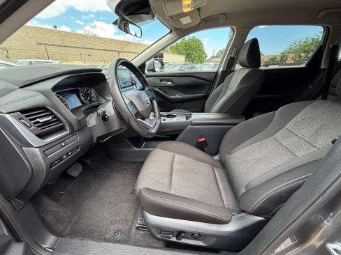 Used 2025 Nissan Rogue SV FWD image 29