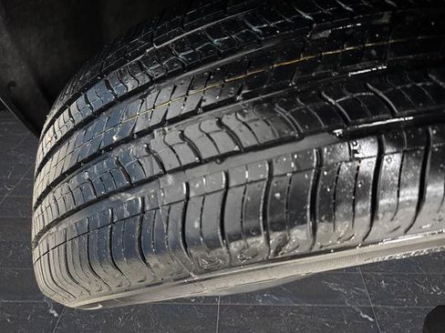 Used 2023 Chrysler Pacifica Limited w/ Uconnect Theater Family Group image 41