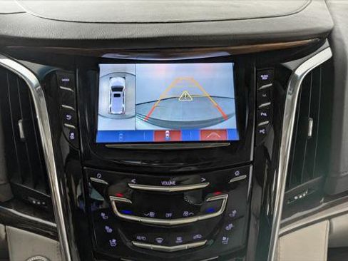 Used 2017 Cadillac Escalade ESV Luxury image 31