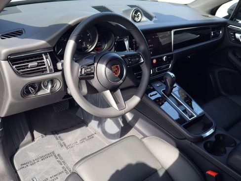 New 2026 Porsche Macan AWD/4WD image 4