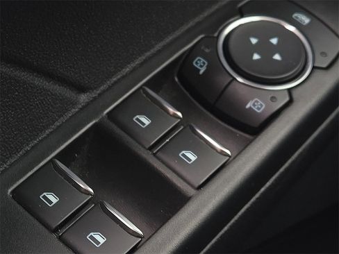 Used 2022 Ford Escape SE w/ SE Sport Appearance Package image 16